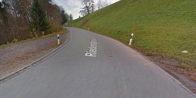 Die Kantonsstrasse zwischen Rieden und Gommiswald beim Giegenbach auf Kaltbrunner Gebiet. (Archivbild)