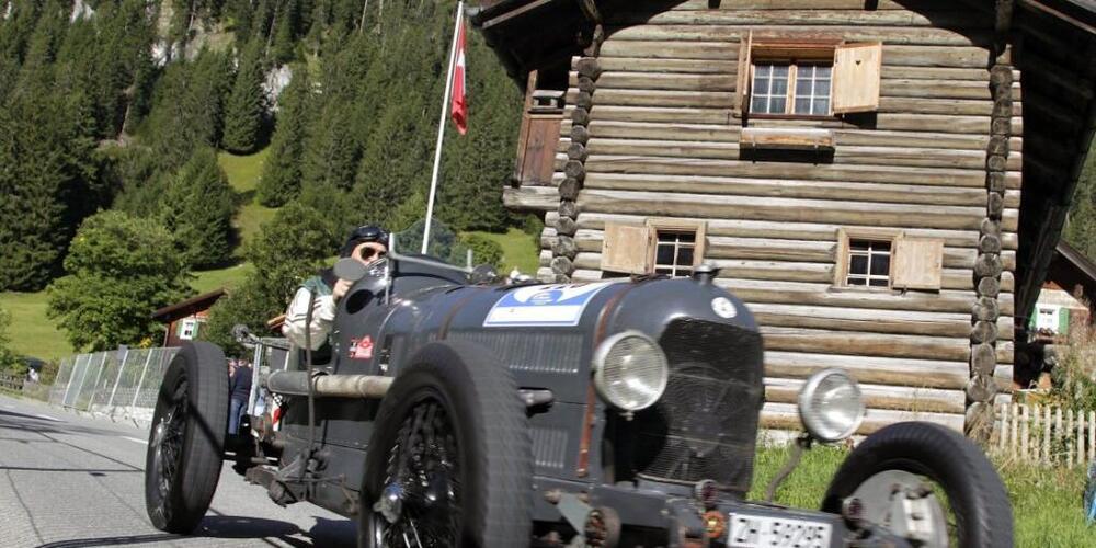 Ein Talbot-Darracq Sport aus dem Jahr 1932 fährt am Arosa ClassicCar an den Start in Langwies. (Symbolbild)