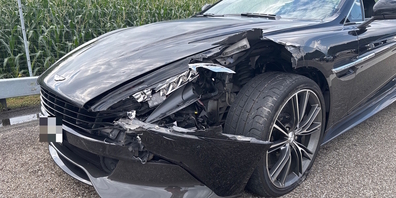 Weil der 41-jährige Lenker dieses Autos einen Rückstau zu spät bemerkte, kam es auf der A3 zu einer Auffahrkollision.
