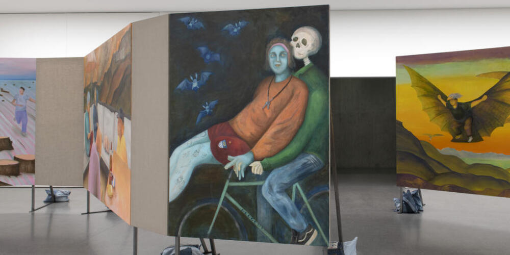 In Noemi Pfisters traumgleichen Landschaften verweilten rätselhafte Figuren wie aus einer Parallelwelt.