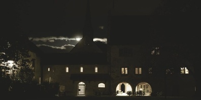 Erlebnisnacht im Ritterhaus Bubikon: Übernachtung in historischem Ambiente mit Abendprogramm.