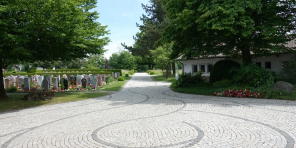 Informationsveranstaltung auf dem Friedhof mit Rundgängen und Gesprächsmöglichkeiten.