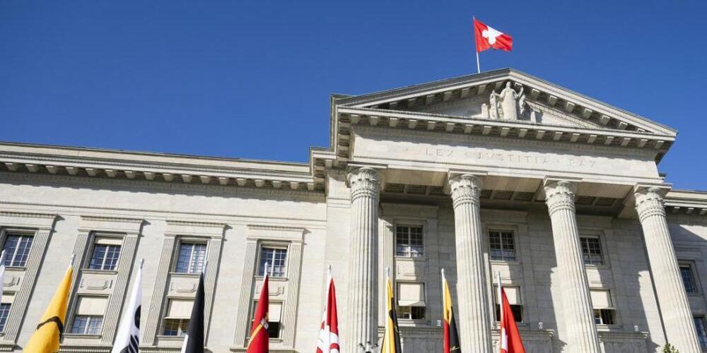 Das Bundesgericht in Lausanne hat die Urteile des Aargauer Obergerichts gegen zwei Regionalpolizisten bestätigt. Diese verletzten das Amtsgeheimnis. (Archivbild)