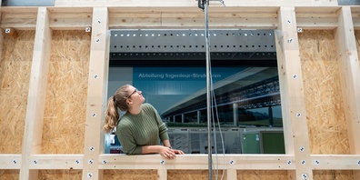 Mehr als Luft: Nadja Manser untersucht die horizontale Traglast von Wänden in Holzrahmenbauweise, die Fensteröffnungen enthalten. 