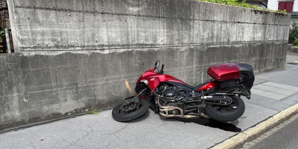 Das Motorrad fuhr nach dem Zusammenstoss 100 Meter führerlos weiter.