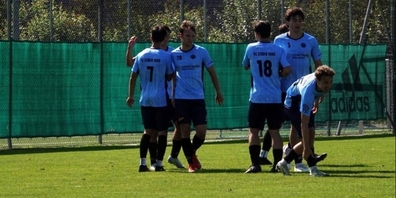 Bild mit Symbolcharakter: Jubelnde FC-Stäfa-Spieler gegen Küsnacht.