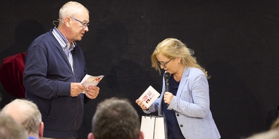 Centerleiter Cornel Grämiger und Stadtpräsidentin Maria Pappa