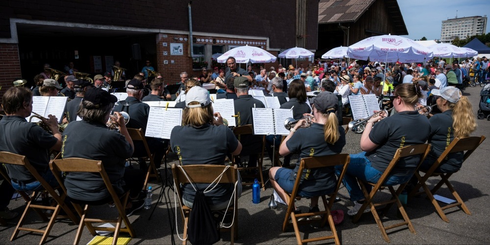 Das 5. Harmonie OpenAir ging bei strahlendem Sonnenschein über den Hof.