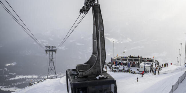 Die Infrastruktur der Weisse Arena Bergbahnen AG in Laax soll einheimisch bleiben. Dafür wollen die Gemeinden Flims, Laax und Falera nun alles kaufen und verpachten. (Archivbild)