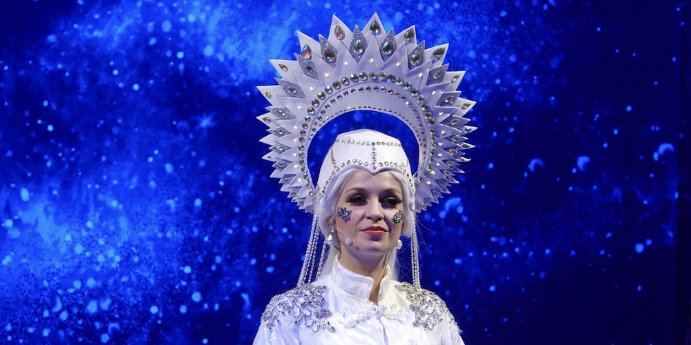 Die schöne Frau Luna wohnt im Mond.