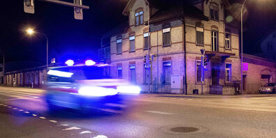 Am Auto entstand Totalschaden. (Symbolbild)