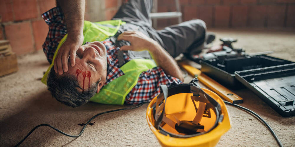 Mit vorgetäuschten Arbeitsunfällen sackten ein Portugiese (51) aus dem Rheintal und 14 Komplizen über 575'000 Franken Taggelder ein. (Symbolbild)
