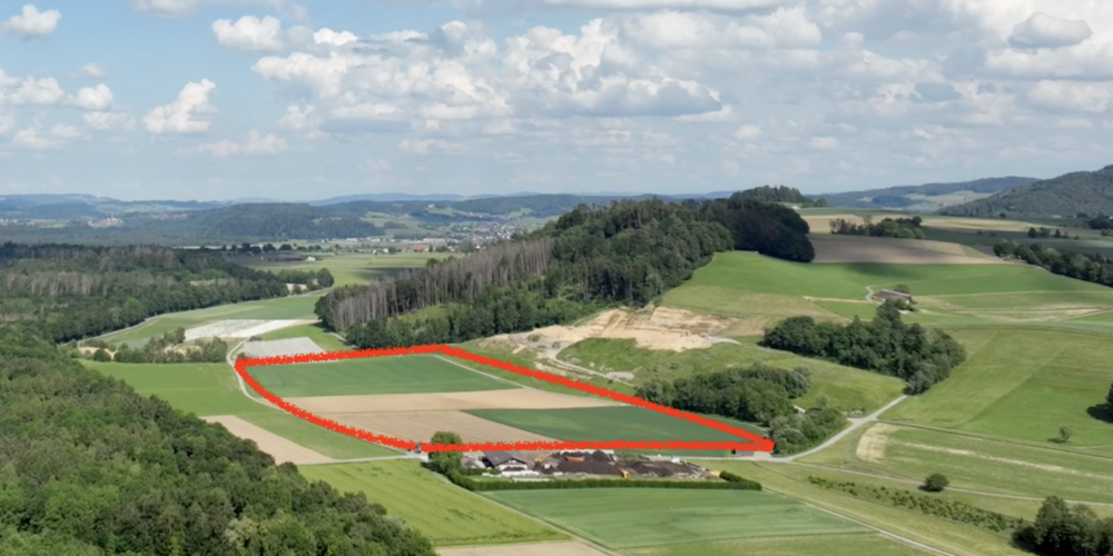 Das rote Rechteck zeigt in etwa die Ausdehung der geplanten Deponie