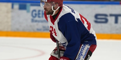 Verteidiger Mauro Dufner (hier im Testspiel-Trikot) kam von 2019 bis 2021 auf 89 Spiele und 20 Punkte bei den Lakers. Nun ist er als Routinier zurück.