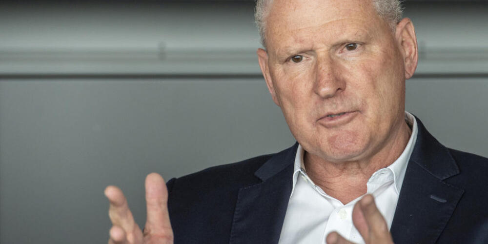 Der Zuger Finanzdirektor Heinz Tännler (SVP) geht von steigenden Einnahmen des Kantons aus und will diese in die Standortförderung investieren. (Archivbild)