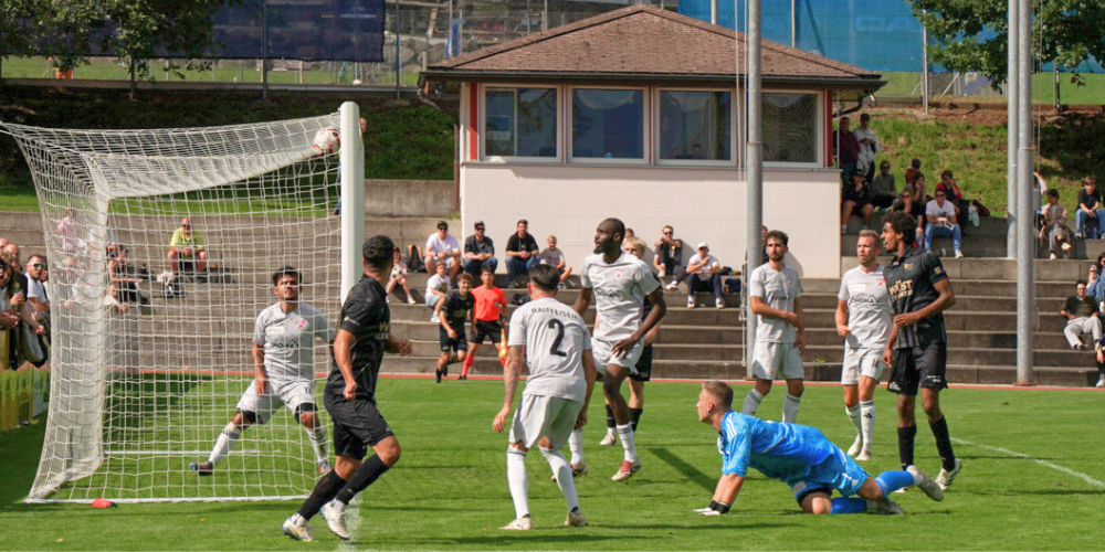 Sefa Gaye trifft per Kopf zum 3:2.