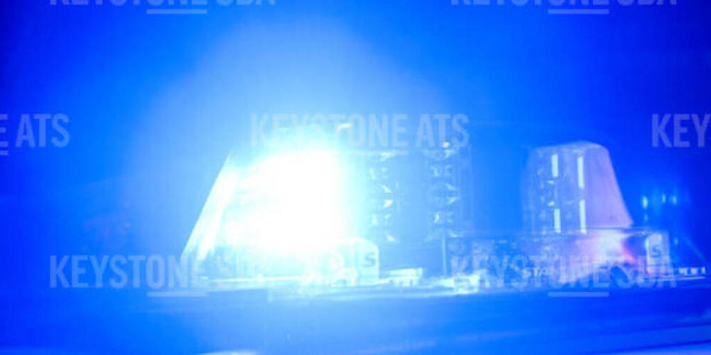 Unter Einsatz der Warnanlage stoppte die Kantonspolizei St. Gallen zwei mutmassliche Autodiebe in Richterswil ZH. (Symbolbild)