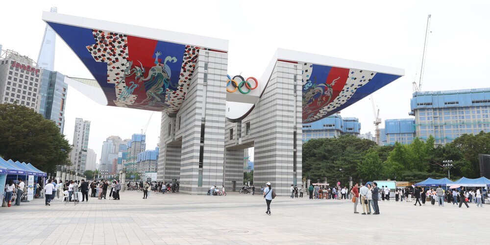 Das Friedens­tor im Olympiapark Seoul, an dem 2013 die Erklärung des Weltfriedens verkündet wurde.