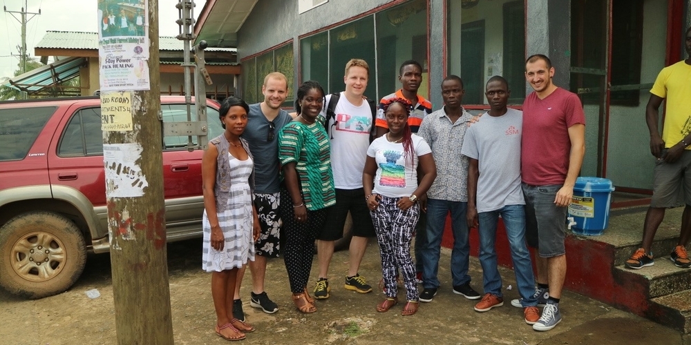 Run-For-Präsident Simon Schoch (1.v.r.) und weitere Mitglieder bei einem Besuch in Afrika.