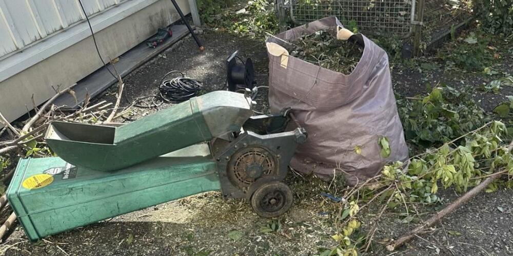 Weshalb die Frau in die Maschine griff, ist gemäss der Polizei noch unklar.
