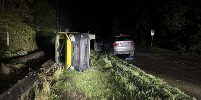 Die beiden Fahrzeuge wurden von einer Abschleppfirma geborgen und wegtransportiert.