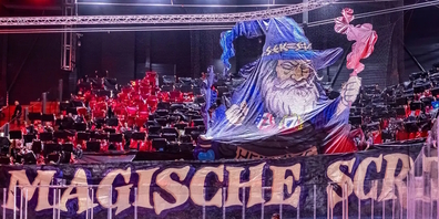 Fan-Choreo für die SCRJ Lakers in der St.Galler Kantonalbank Arena in Rapperswil.