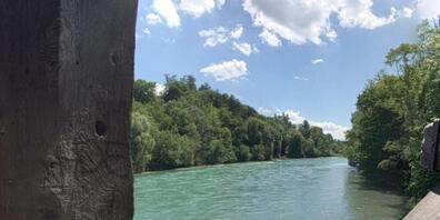 Blick von der Auguetbrücke auf die Aare.