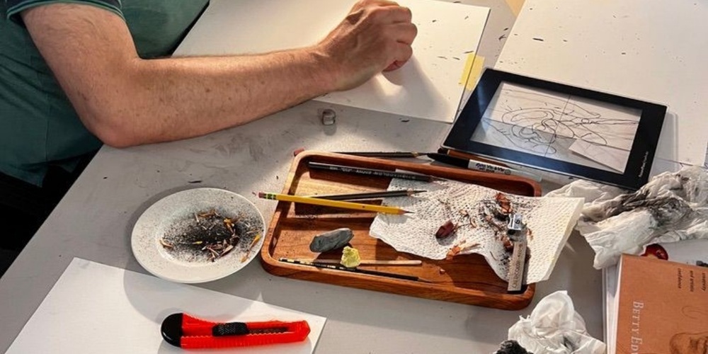 Im Atelier finden Zeichenkurse, Spezialworkshops und freies Zeichnen statt.