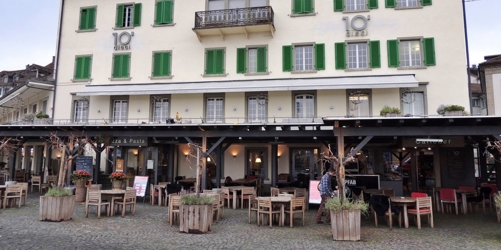 Der Bund will die Maskentragpflicht auf den Restaurantterrassen auch sitzend am Tisch ausweiten.