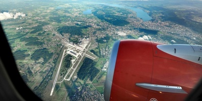 Die Volkswirtschaftsdirektion sieht Verbesserungen bei Verspätungen am Flughafen Zürich, kritisiert jedoch die Anzahl der Flüge nach 23 Uhr als problematisch.