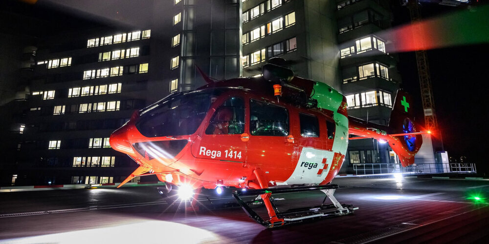 Der verletzte Einbrecher musste mit dem Helikopter ins Spital geflogen werden. (Symbolbild)