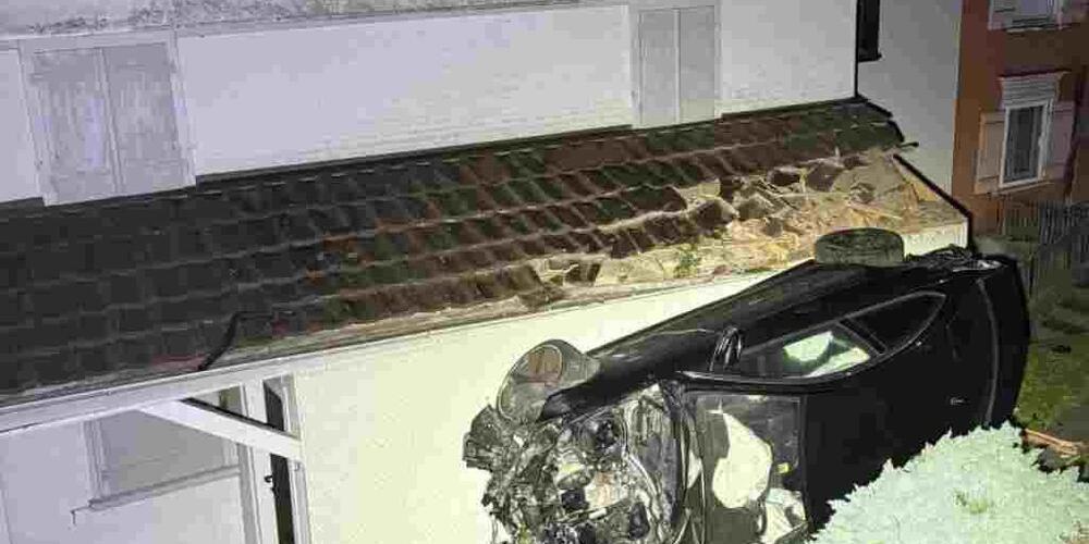 Wie durch ein Wunder erlitt der Fahrer bei dem Unfall nur leichte Verletzungen.