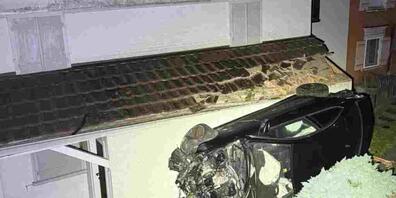 Wie durch ein Wunder erlitt der Fahrer bei dem Unfall nur leichte Verletzungen.