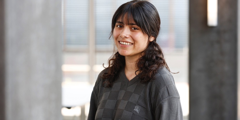 Victoria Abplanalp – in Bern als gelernte Chemielaborantin auf der grossen Bühne des Nationalen Bildungspreises und als Studentin bereits in der Forschung für eine saubere Umwelt tätig.   