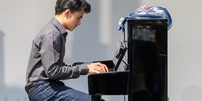 Ein musikalisches Intermezzo vom Kulturlöwen 2025, Gian Leon Zuppiger, sorgte für Begeisterung.