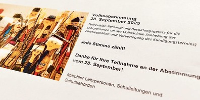 Dieser Flyer wurde an verschiedenen Volksschulen in Ausserschwyz gestreut, teils über offizielle Schul-Kanäle.