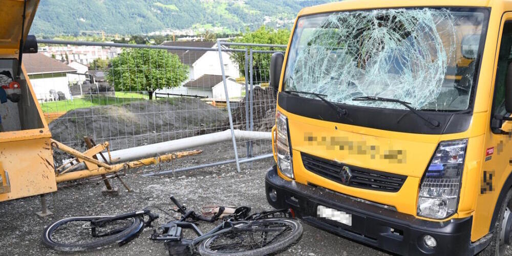 Die Velofahrerin wurde gemäss der Polizei "eher schwer" verletzt.