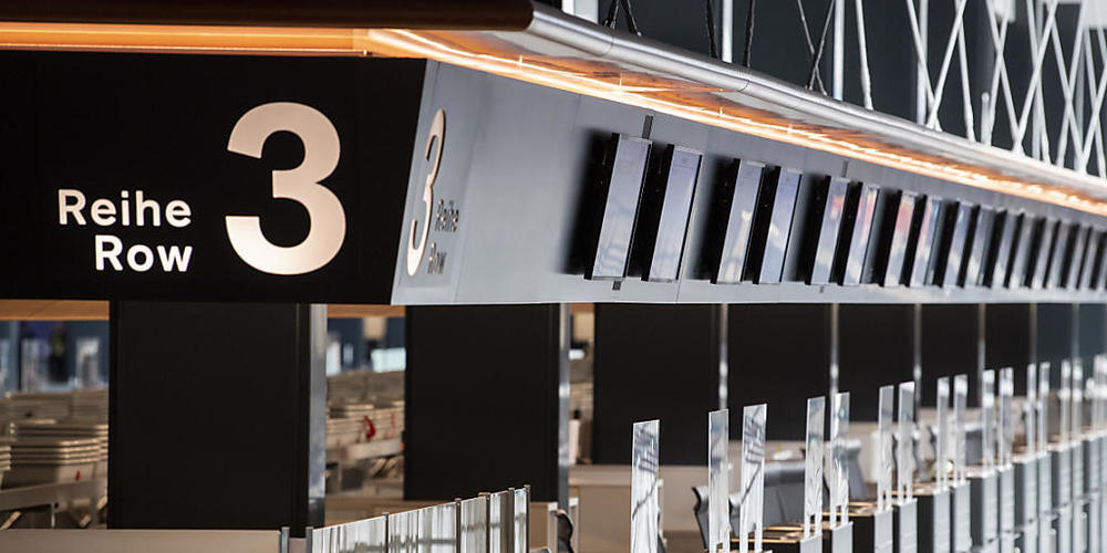 Der Flughafen Zürich hat 2020 aufgrund der Corona-Pandemie grosse Umsatzeinbussen erlitten. (Themenbild)