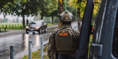 Unter realistischen Bedingungen galt es, das koordinierte Vorgehen bei einer komplexen Bedrohungslage zu trainieren und die Einsatzfähigkeit aller Beteiligten auf die Probe zu stellen.