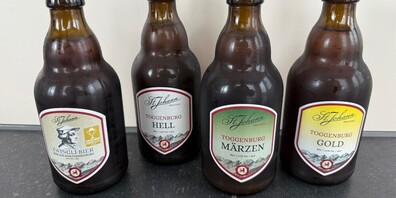 Vier Biere der Brauerei St. Johann: (v.l.) Zwingli-Bier, Toggenburg Hell, Toggenburg Märzen und Toggenburg Gold.
