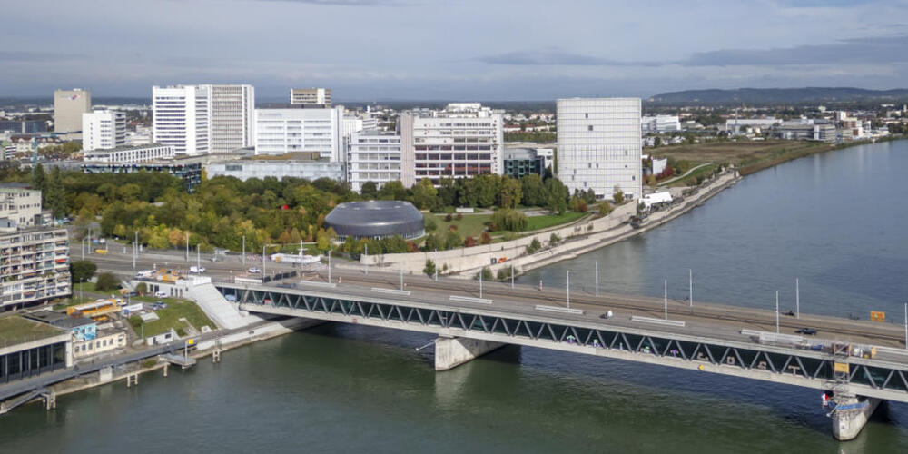 Der Unfall ereignete sich kurz vor der Dreirosenbrücke. (Symbolbild)