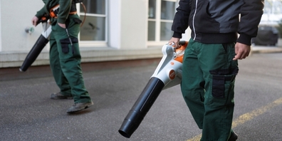 Fertig lustig: Laubbläser sind nur noch mit einer polizeilichen Sonderbewilligung an speziellen Tagen erlaubt.