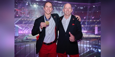 Grinsen über beide Ohren: WM-Sieger Cedric Lang aus Stetten SH und sein stolzer Trainer Martin Schär aus Bütschwil.
