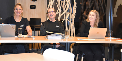Auch wenn die Finanzen derzeit in Schieflage sind, der VVL-Vorstand packt seine Aufgaben mit Zuversicht an: (v.l.) Präsidentin Cornelia Rutishauser, Kassier Felix Brodbeck und Nathalie Schnider, zuständig für den Bereich Social Media.