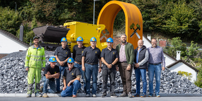 Neuerdings ziert ein alter Überkopflader aus dem Bergwerk den Eingang von Sargans.