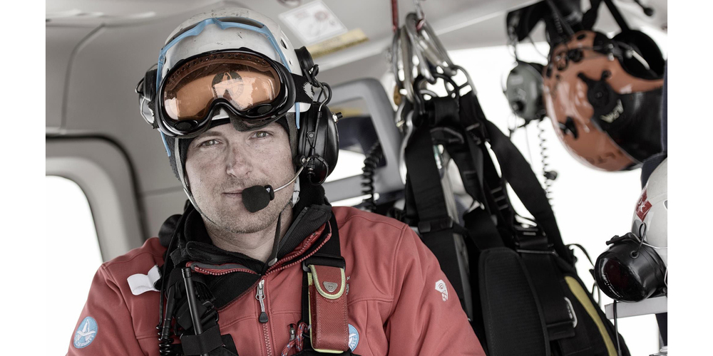 Michael Kuster war Feuerwehrmann, Polizist und Bergretter bei der Air Zermatt. Ganz konnte er sich vom Dienst im Helikopter nicht trennen. Jeden Monat fliegt er ein paar Einsätze im Kanton Graubünden. Daneben ist er beim Rettungsdienst Schaffhausen, Swiss Ski und im OK des Stars in Town.