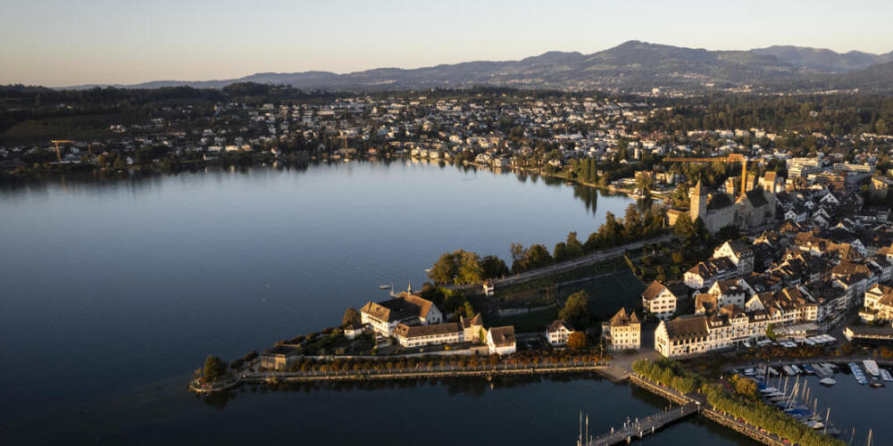 Der Stadtrat von Rapperswil-Jona schlägt der Bürgerversammlung eine Steuererhöhung vor. (Archivbild)