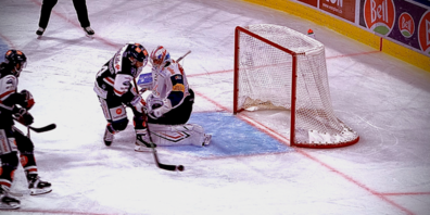 Fadini kommt gegen Baltisberger einen Tick zu spät, dieser kann den Puck in der 15. Minute ins Tor einschieben
