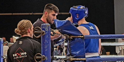 Enis Amiti (l.) betreut in der Axa-Arena in Winterthur.