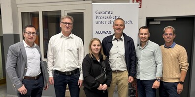 Im Bild v. l.: Yves Beutler (Präsident Regionalpartei FDP Wil-Untertoggenburg), René Wagner (CEO & Eigentümer Aluwag), Carole Thoma (Vorstand Regionalpartei), Christof Züger (Unternehmer & Kantonsrat), Marvin Flücker (Vizepräsident Regionalpartei), Raphael Dudli (Vorstand Regionalpartei und neuer Präsident FDP Oberuzwil).)